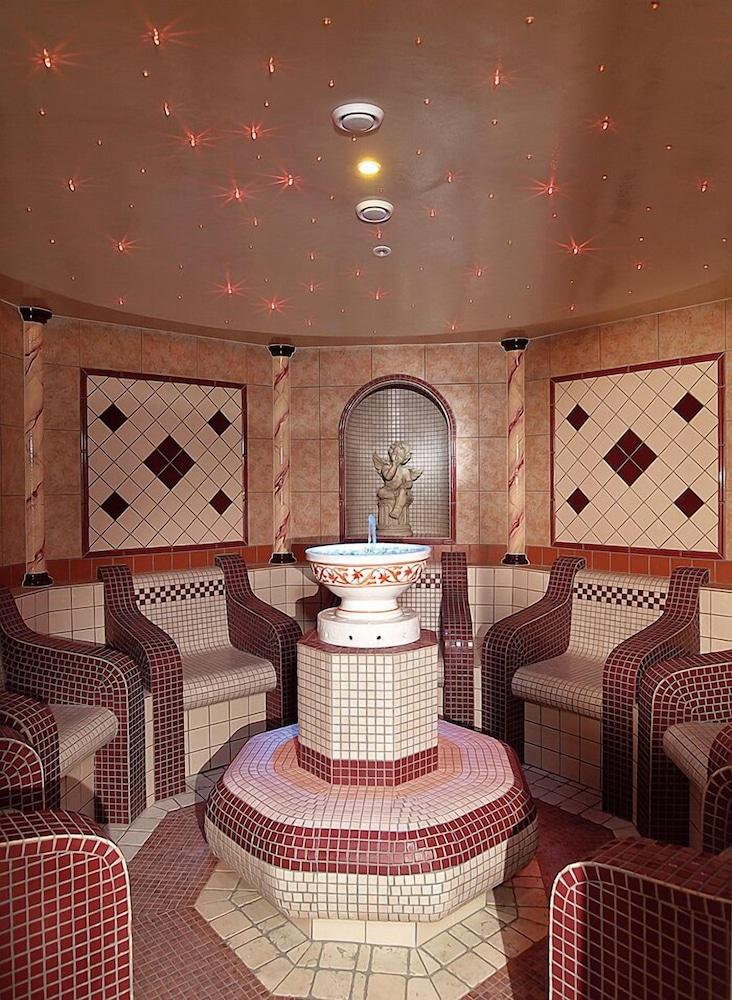 Almhof Hotel 4*