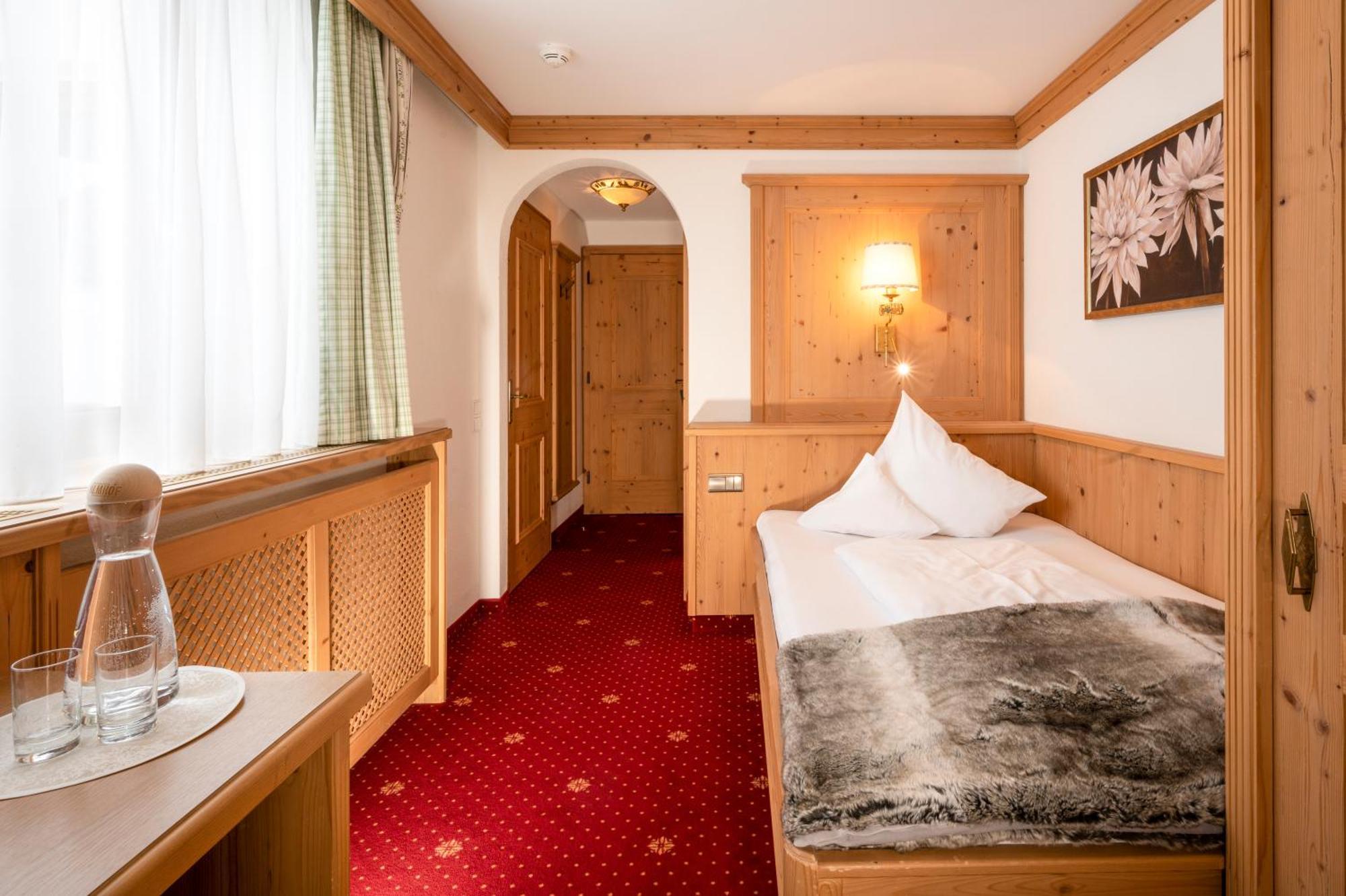 Hotel Almhof 4*